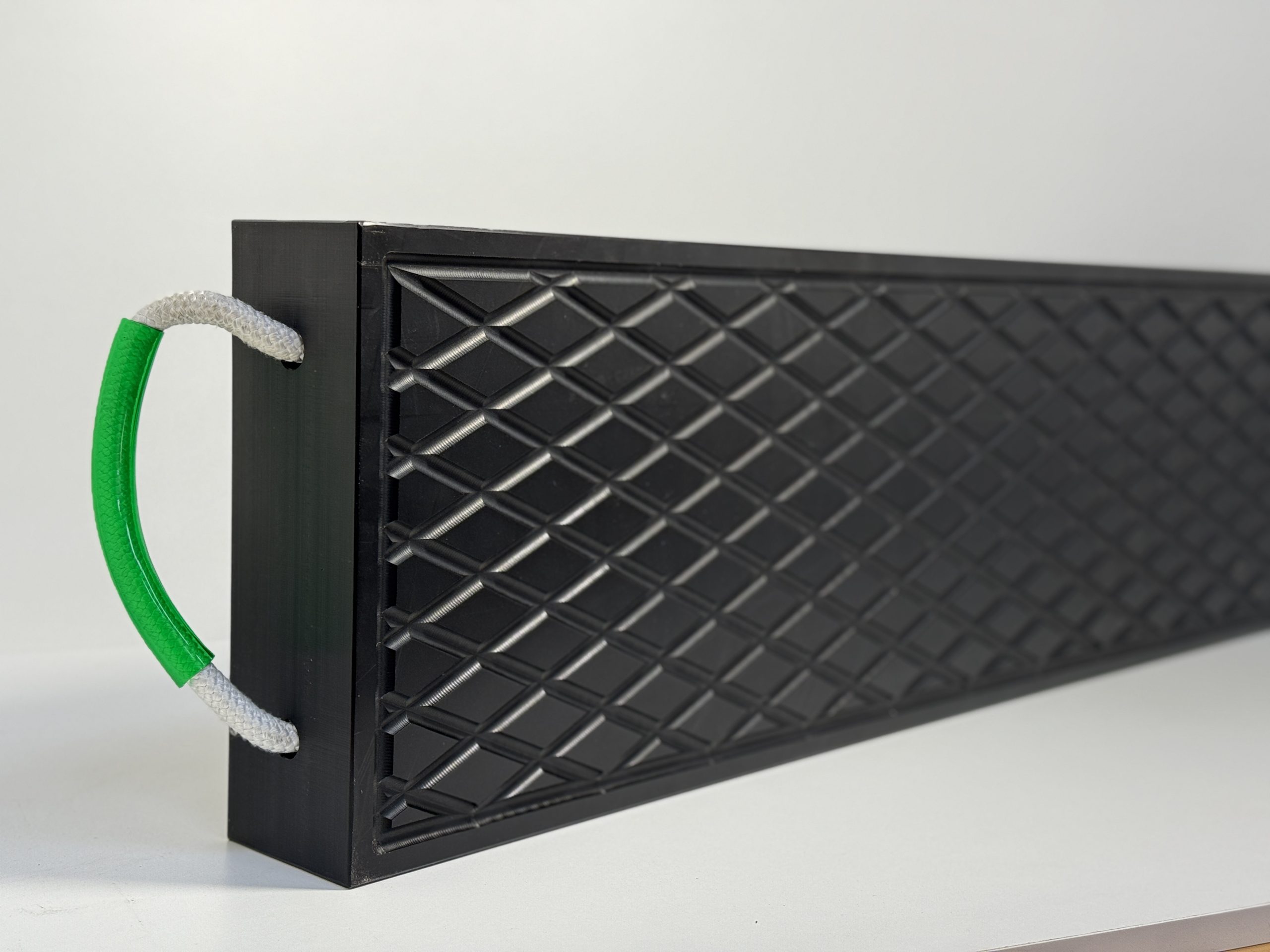Outrigger plank handle